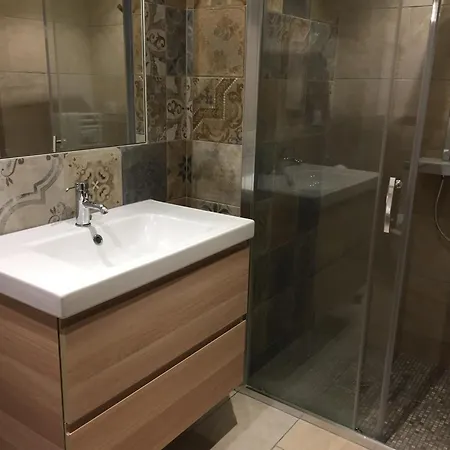 4 Pieces Pour 6 Personnes, 4*, Exposition Sud-ouest, Valloire, Proche Telecabine Et Commerces - Fr-1-263-362 Apartment *